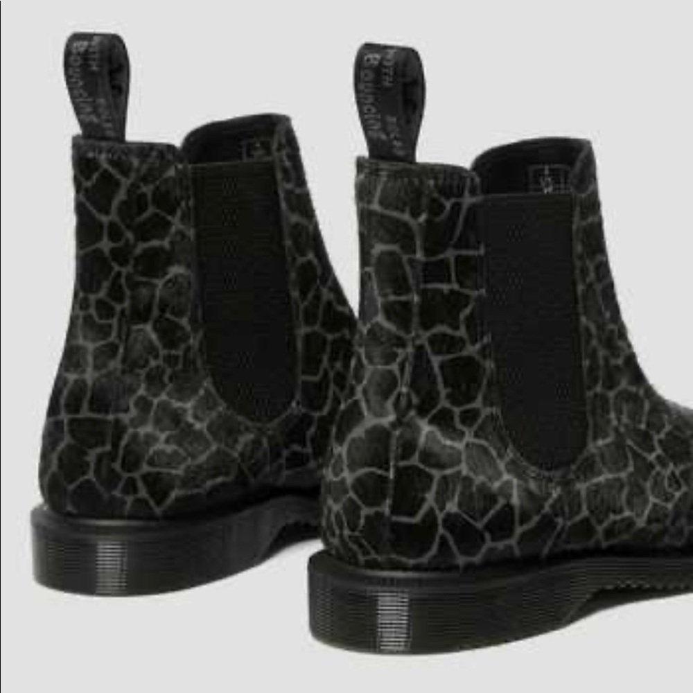 Dr MARTENS FLORA HAIR ON Black Grey Boot Size:7 - Picture 7 of 11